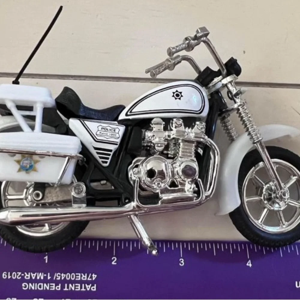 TOYS Motorcycle Models   Collect, Display or Play With Includes 7 Cycles
